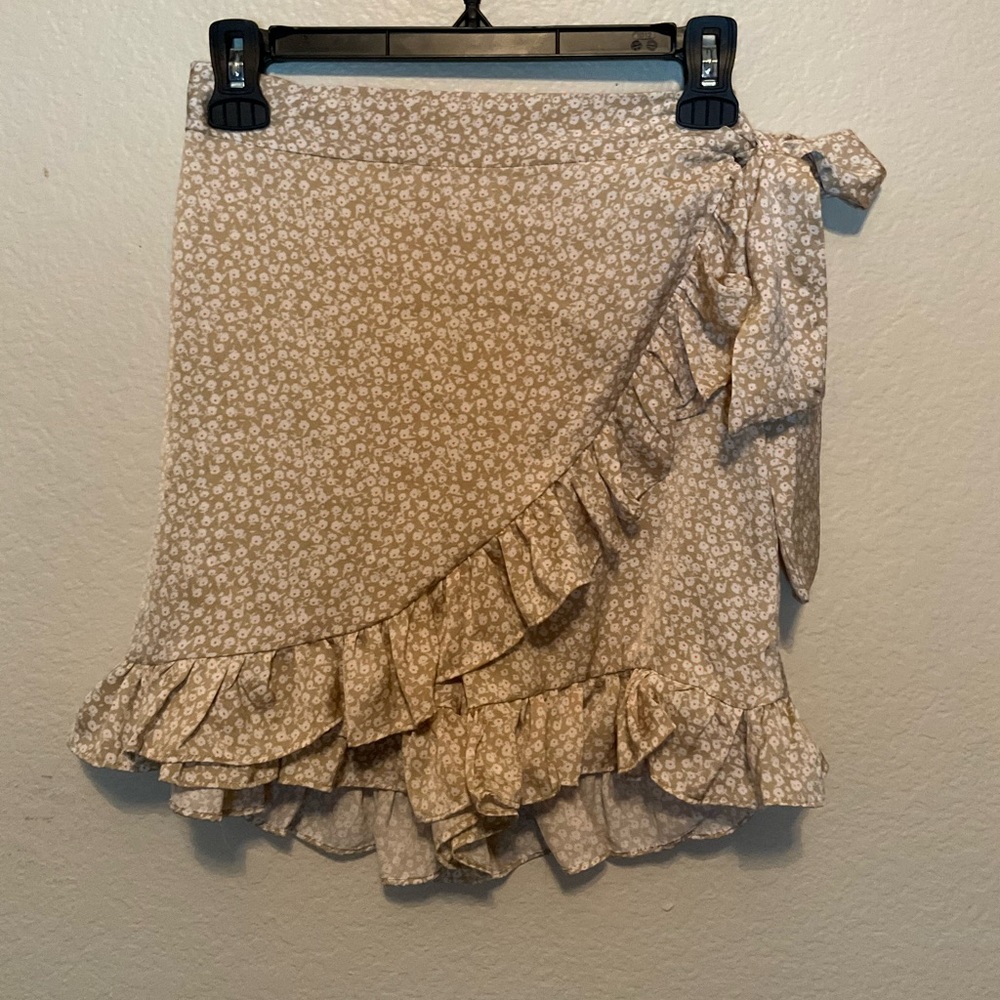 Boss Babe Victoria Skort flower NWT , size: Small